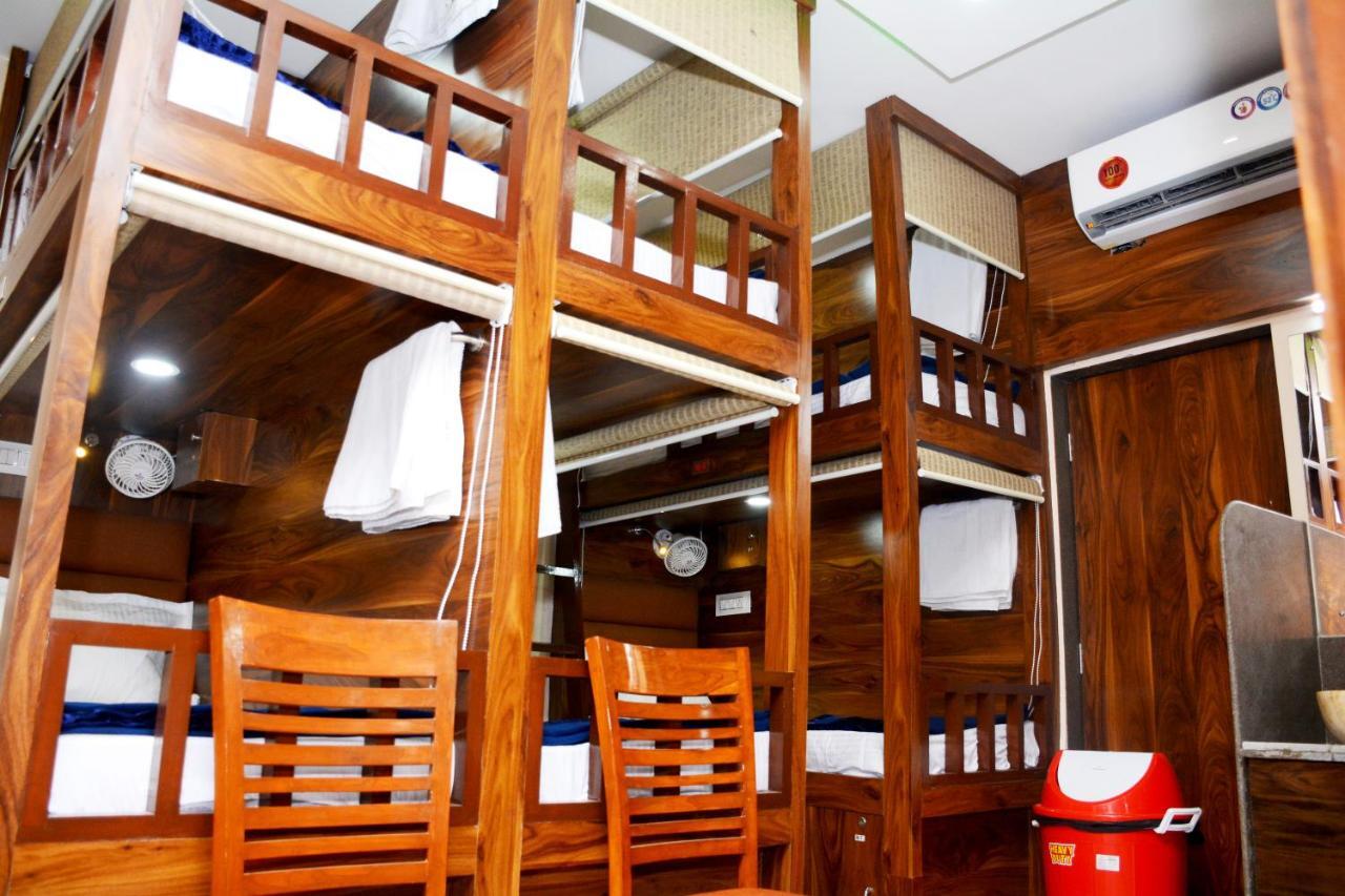 Hotel Nest N Rest - Mumbai Exteriör bild