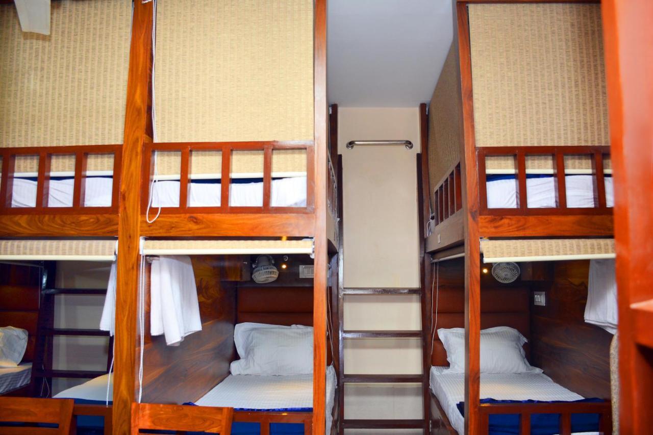 Hotel Nest N Rest - Mumbai Exteriör bild