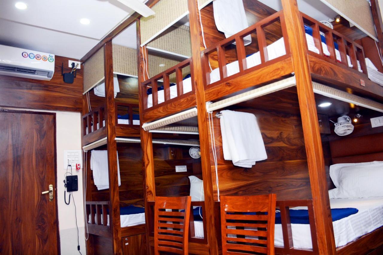 Hotel Nest N Rest - Mumbai Exteriör bild