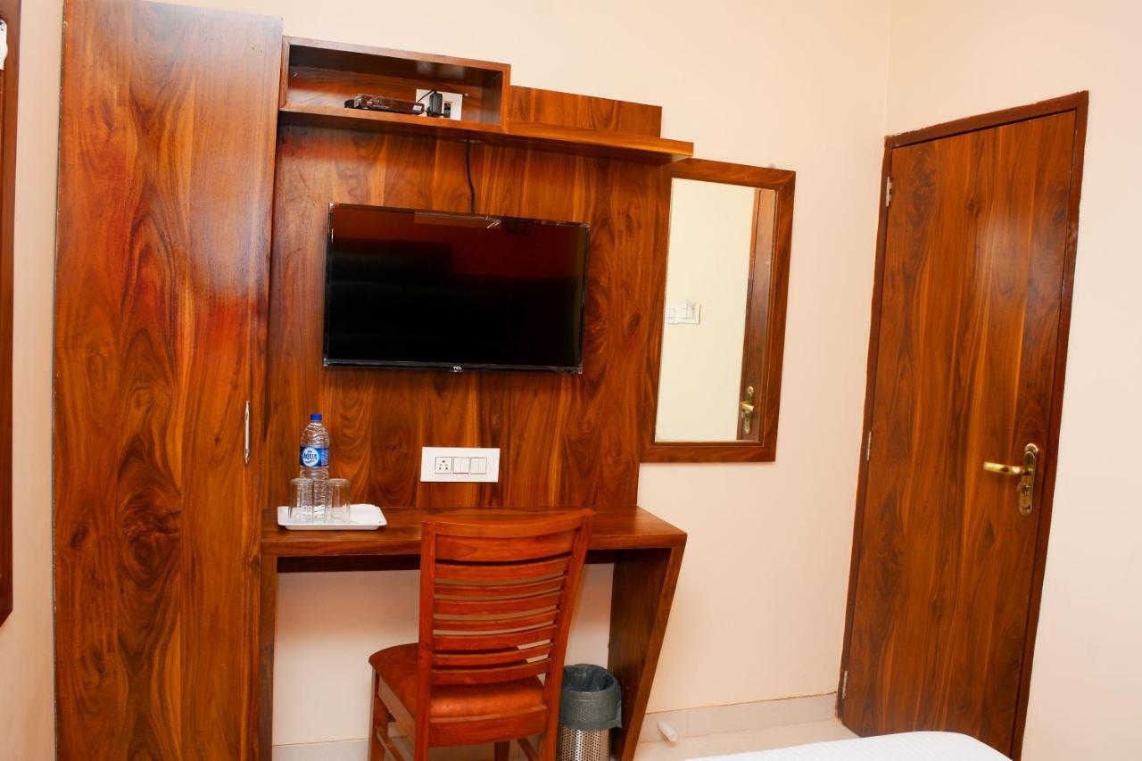 Hotel Nest N Rest - Mumbai Exteriör bild